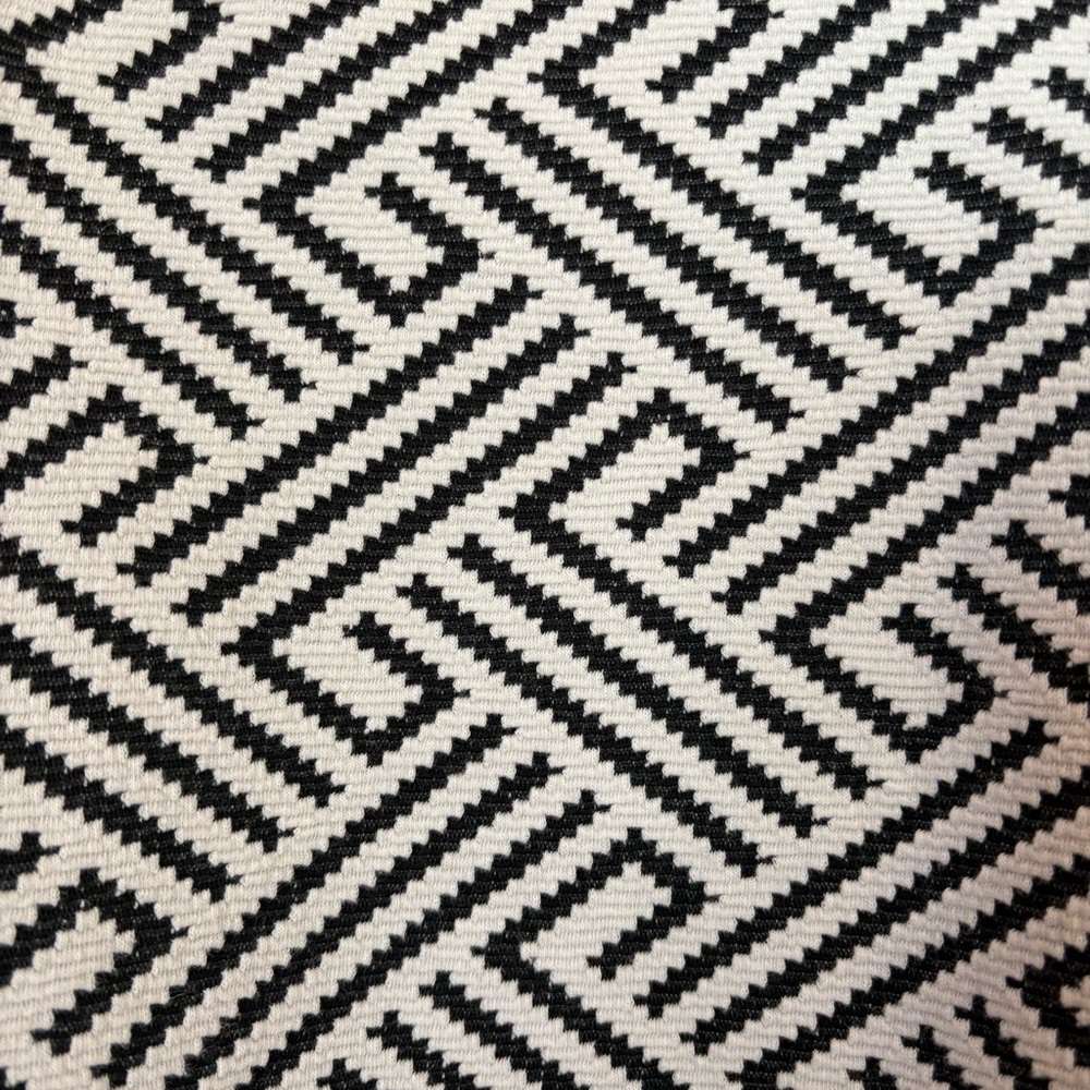 W5 Black and White Geometric Top - Picture 2 of 7